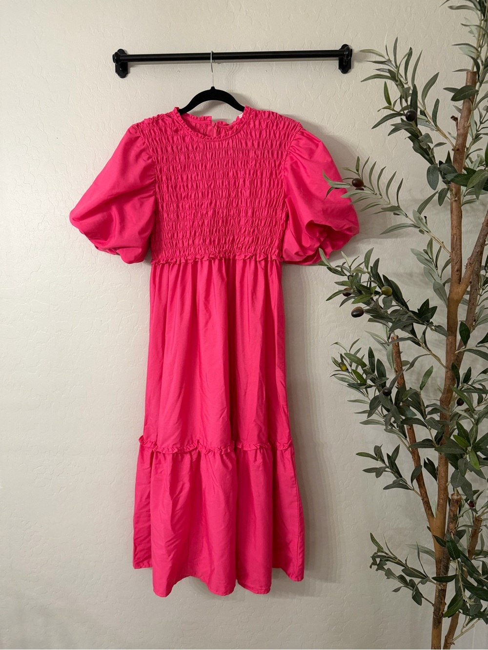 Women’s Hot Pink Smocked Puff Sleeve Midi Dress